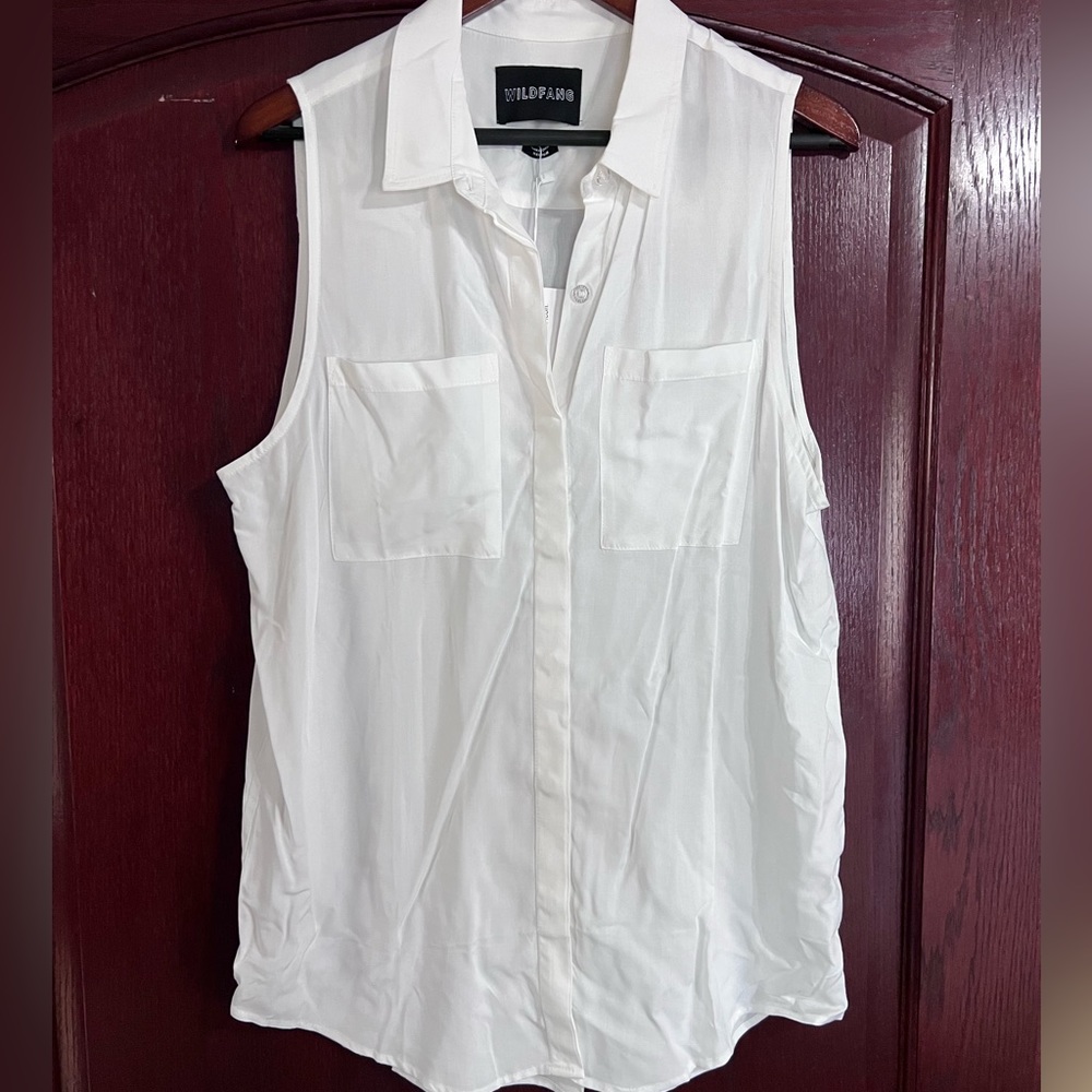 Sleeveless blouse